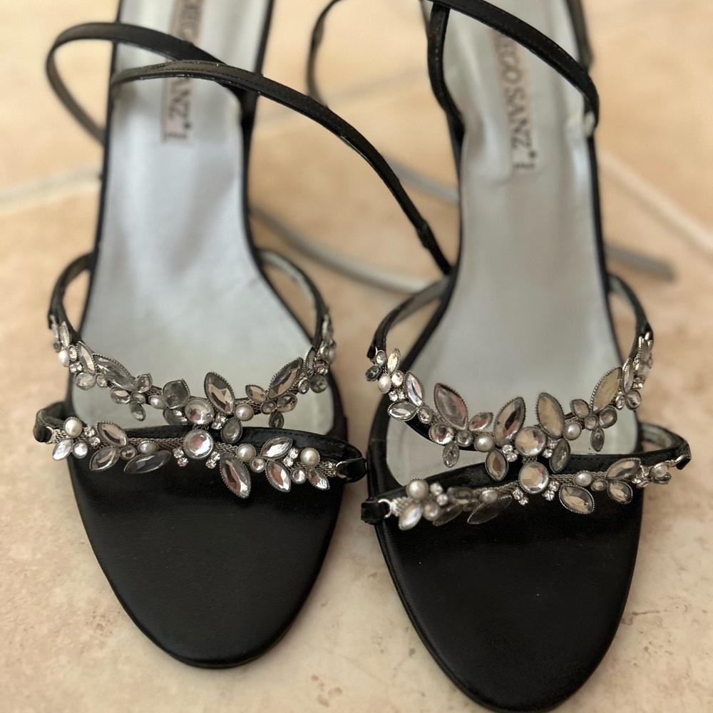 Elegant Black Heels with Crystal Embellishments